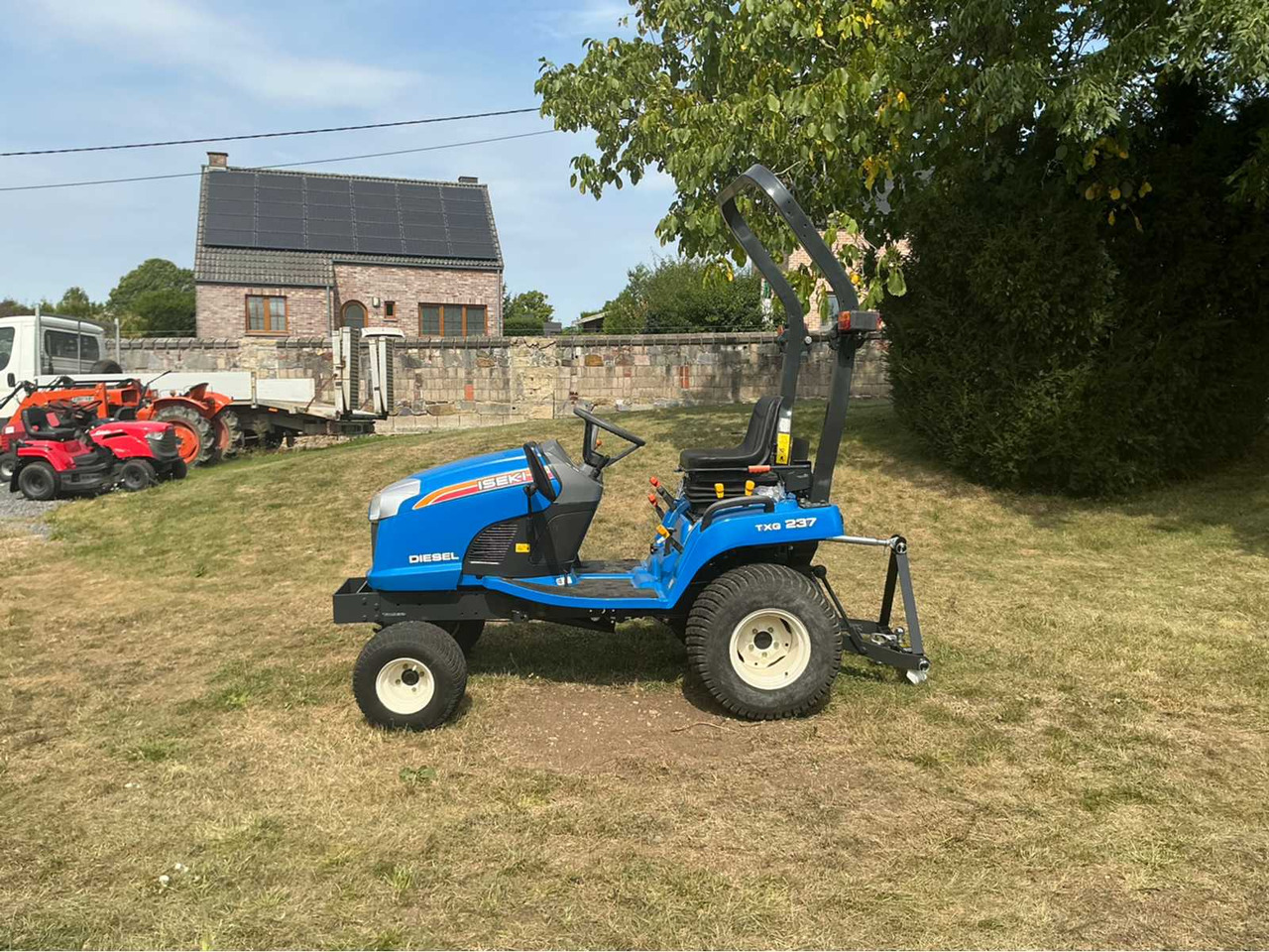 Iseki TXG 237 - Traktor: 2 kép. Iseki TXG 237 - Traktor: 2 kép.