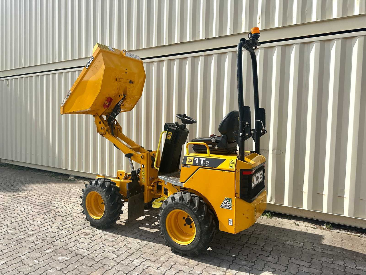JCB 1T-2 High Tip - Dömper: 3 kép. JCB 1T-2 High Tip - Dömper: 3 kép.