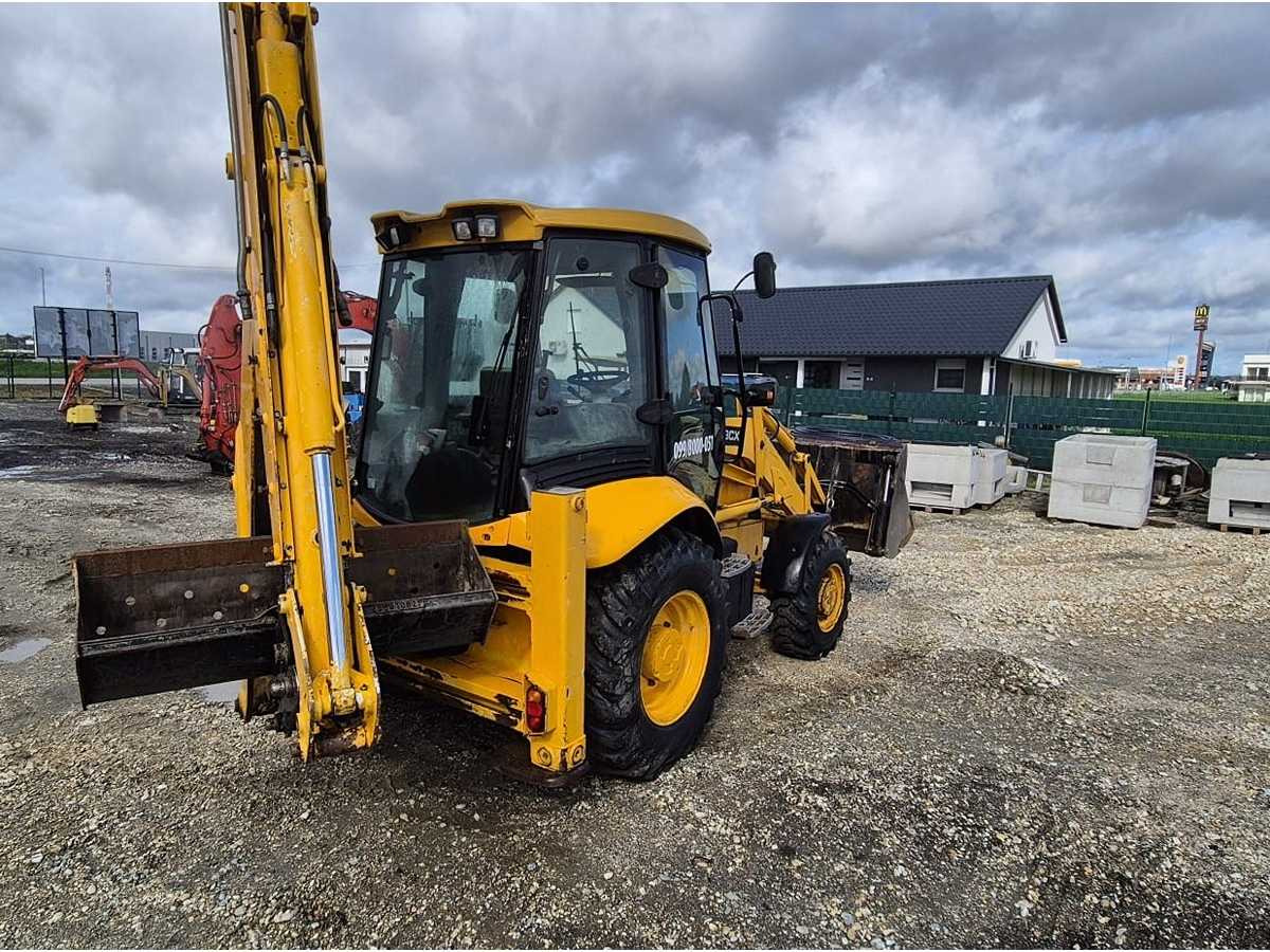 JCB 3CX-4T - Kotrórakodó: 2 kép. JCB 3CX-4T - Kotrórakodó: 2 kép.