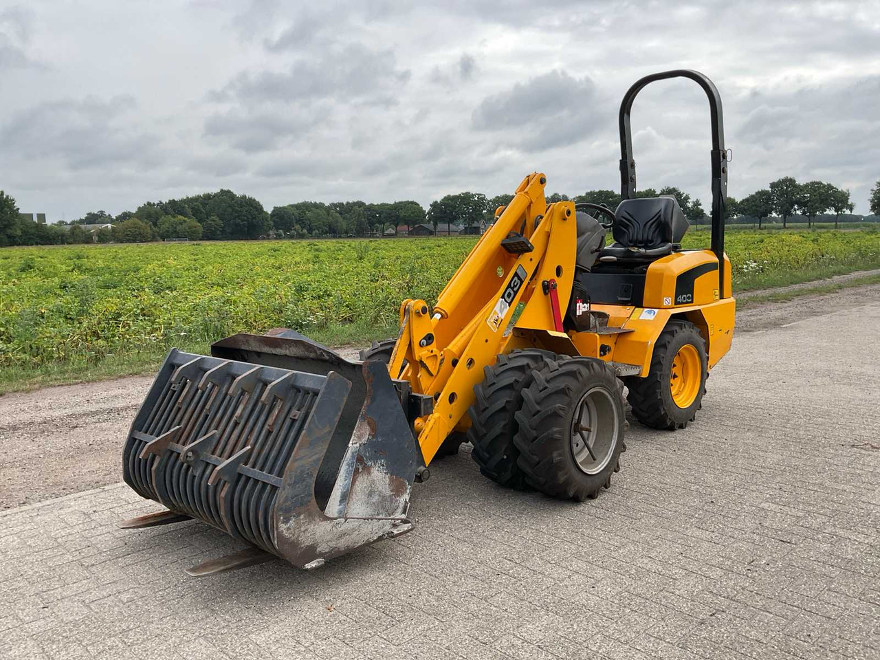 JCB 403 - Gumikerekes homlokrakodó: 1 kép. JCB 403 - Gumikerekes homlokrakodó: 1 kép.