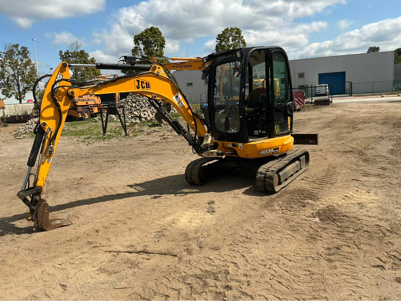 JCB 8035 - Minikotró: 2 kép. JCB 8035 - Minikotró: 2 kép.