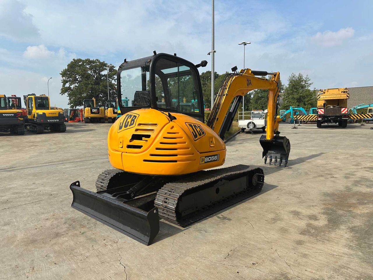 JCB 8056 - Lánctalpas kotró: 4 kép. JCB 8056 - Lánctalpas kotró: 4 kép.
