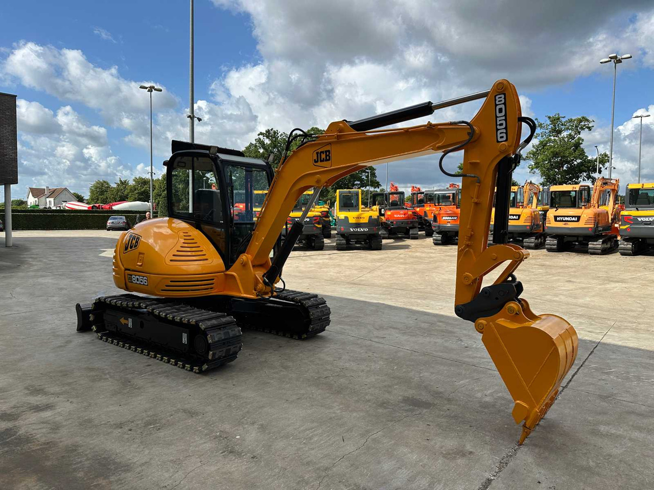 JCB 8056 - Lánctalpas kotró: 3 kép. JCB 8056 - Lánctalpas kotró: 3 kép.