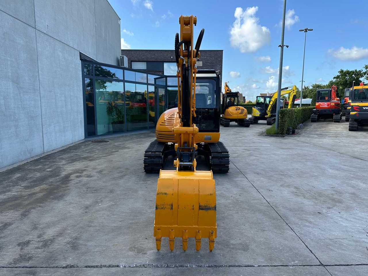 JCB 8056 - Lánctalpas kotró: 2 kép. JCB 8056 - Lánctalpas kotró: 2 kép.