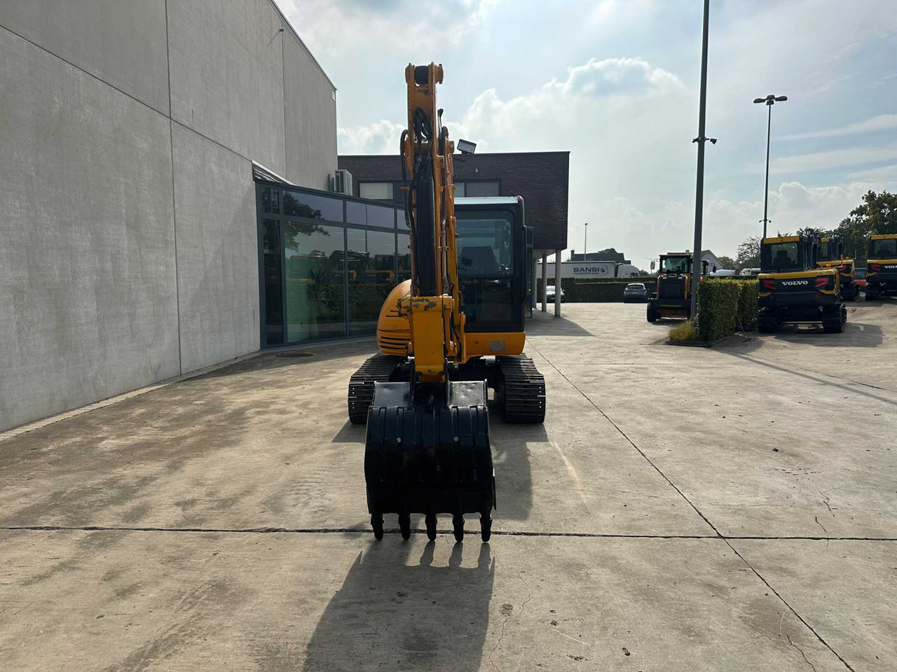 JCB 8056 - Lánctalpas kotró: 2 kép. JCB 8056 - Lánctalpas kotró: 2 kép.