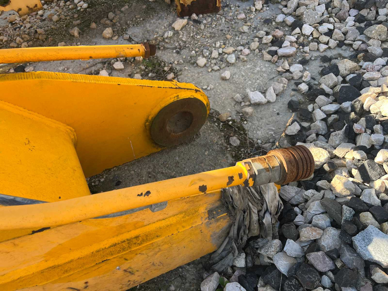 JCB EXCAVATOR BOOM - Kotrógép: 2 kép. JCB EXCAVATOR BOOM - Kotrógép: 2 kép.