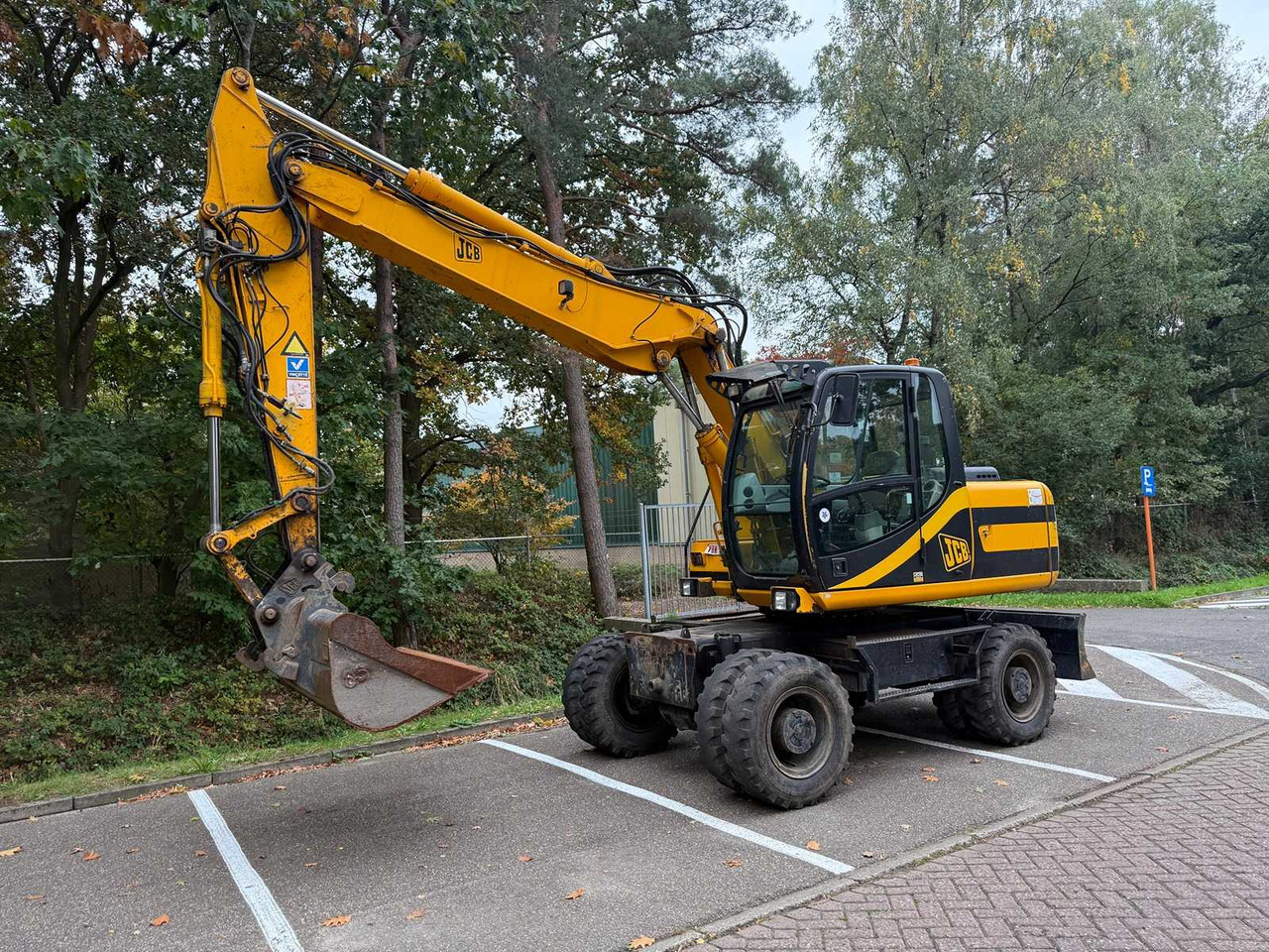 JCB JS 145 W - Gumikerekes kotró: 1 kép. JCB JS 145 W - Gumikerekes kotró: 1 kép.