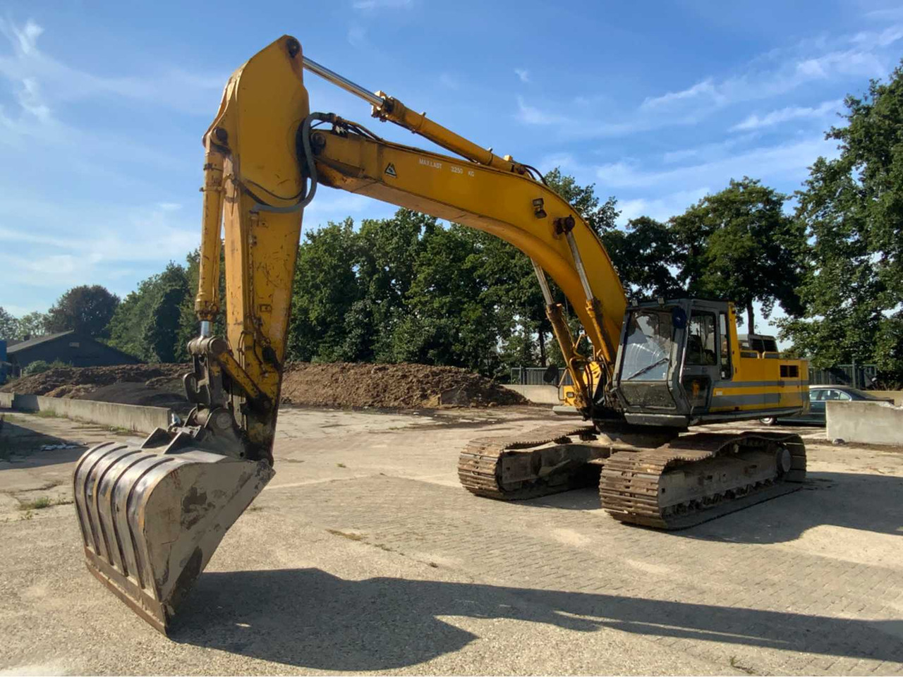 JCB JS300lc - Lánctalpas kotró: 2 kép. JCB JS300lc - Lánctalpas kotró: 2 kép.