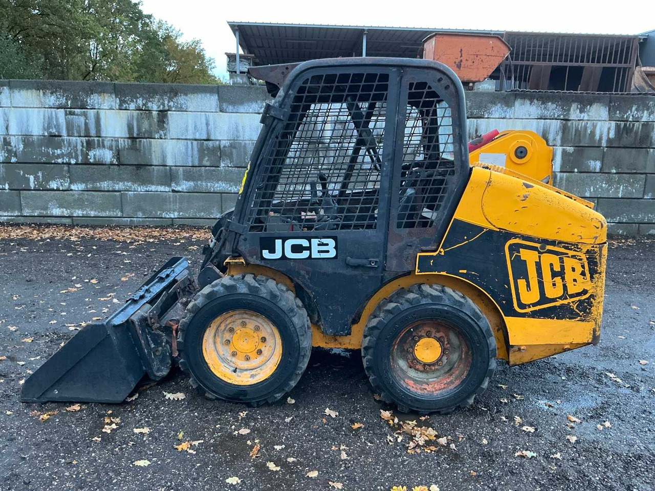 JCB Robot 160 - Mini homlokrakodó: 2 kép. JCB Robot 160 - Mini homlokrakodó: 2 kép.