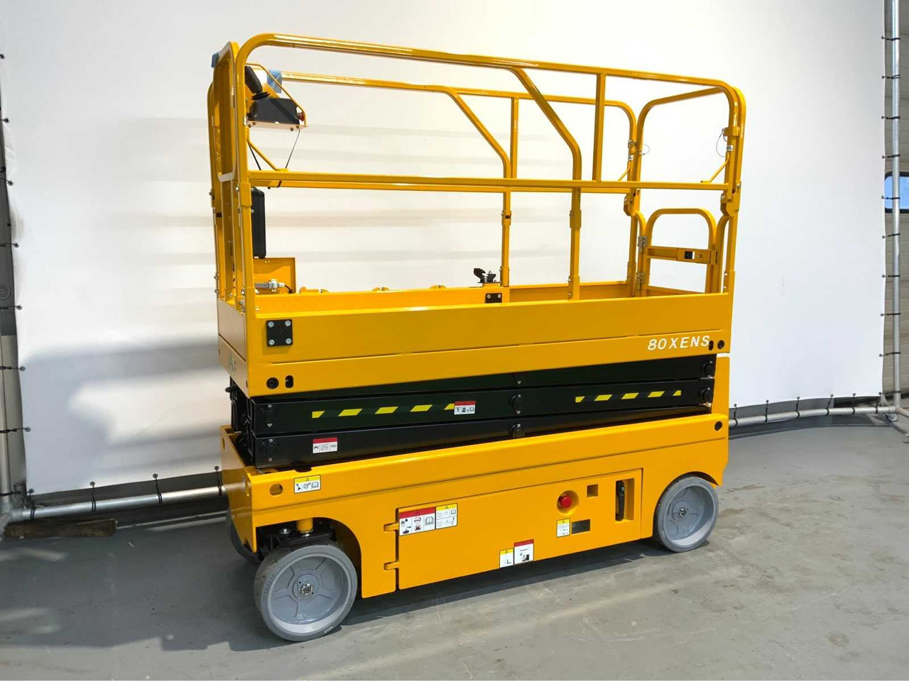 JD Equipment 80XEN - Emelő: 1 kép. JD Equipment 80XEN - Emelő: 1 kép.