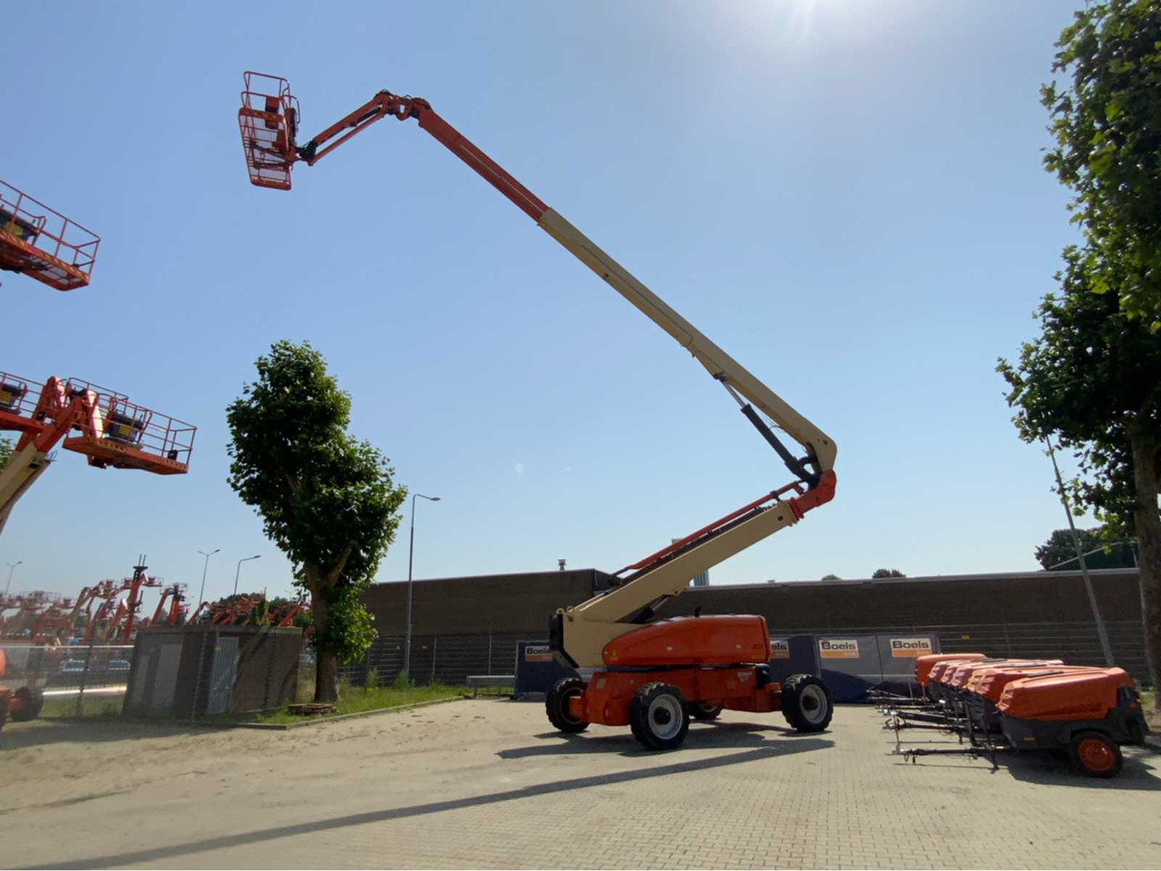 JLG 1250AJPG - Emelő: 2 kép. JLG 1250AJPG - Emelő: 2 kép.