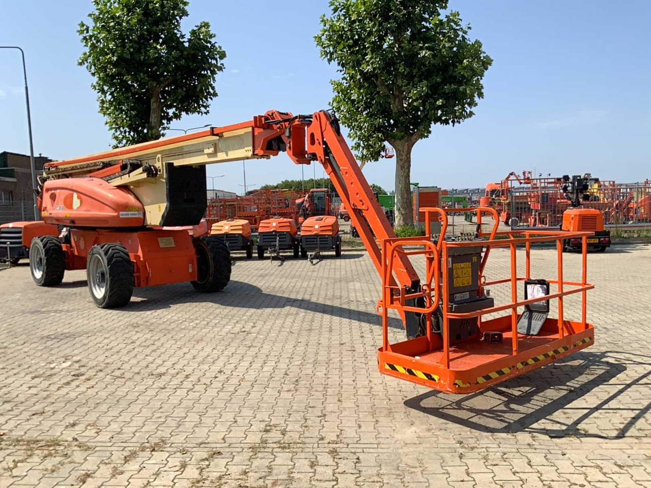 JLG 1250AJPG - Emelő: 5 kép. JLG 1250AJPG - Emelő: 5 kép.