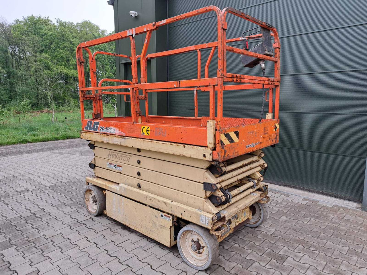 JLG - 2646E - AERIAL PLATFORM - Emelő: 4 kép. JLG - 2646E - AERIAL PLATFORM - Emelő: 4 kép.