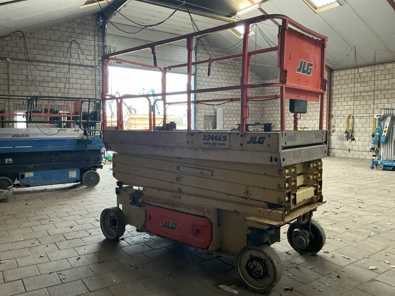 JLG 3246Es - Emelő: 3 kép. JLG 3246Es - Emelő: 3 kép.