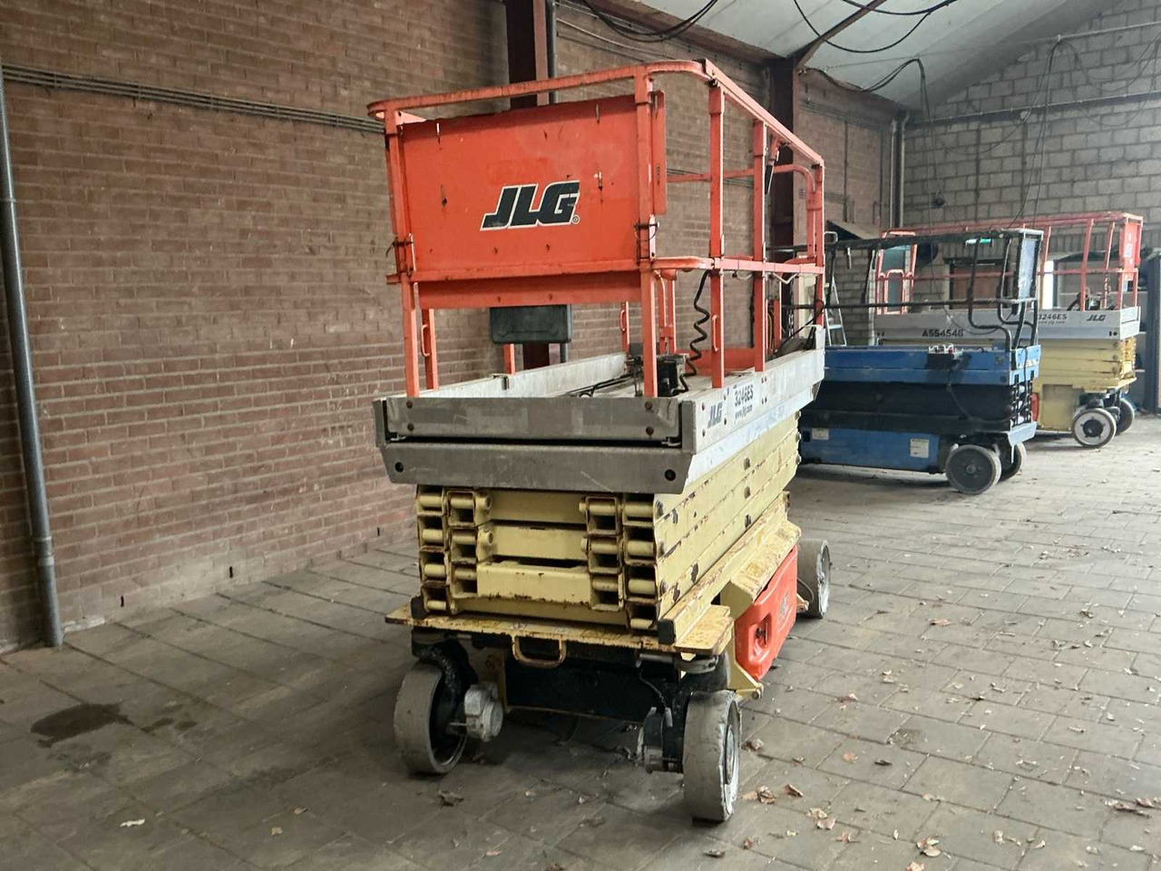 JLG 3246Es - Emelő: 4 kép. JLG 3246Es - Emelő: 4 kép.