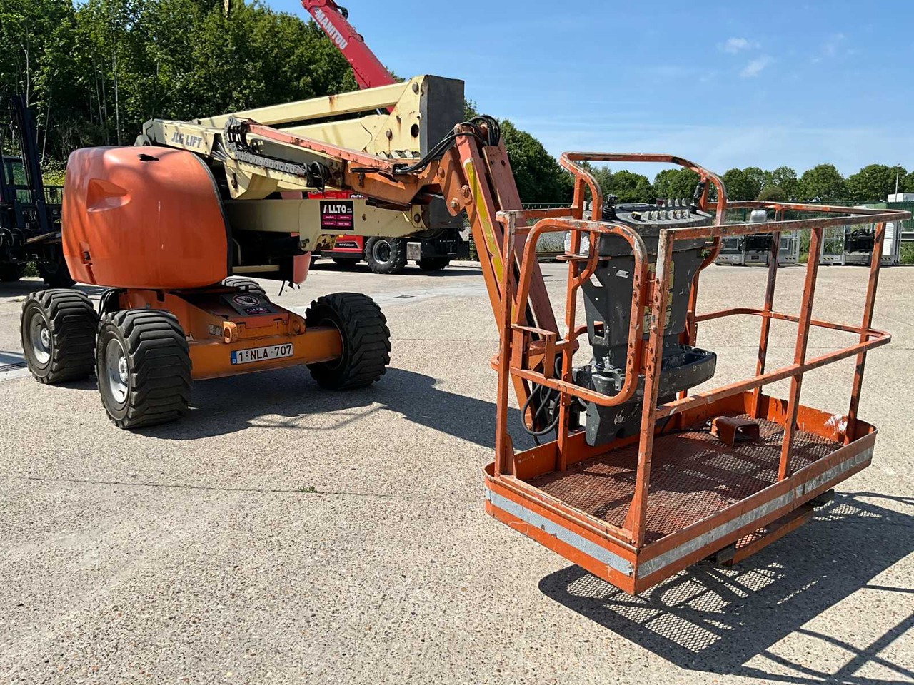 JLG 450AJ - Emelő: 3 kép. JLG 450AJ - Emelő: 3 kép.