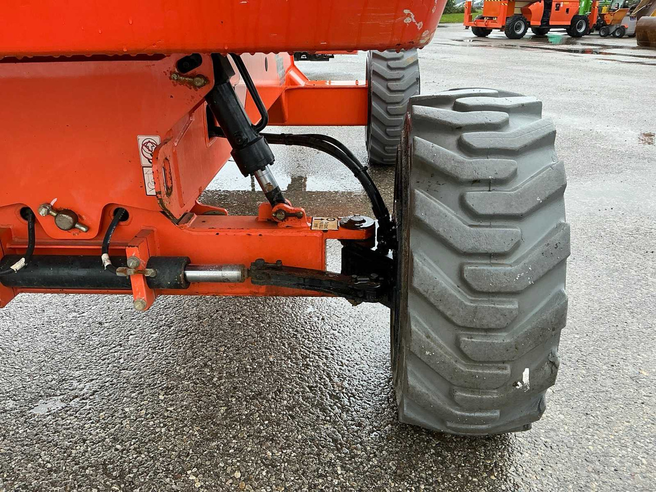 JLG M600JP 4x4 - Emelő: 5 kép. JLG M600JP 4x4 - Emelő: 5 kép.