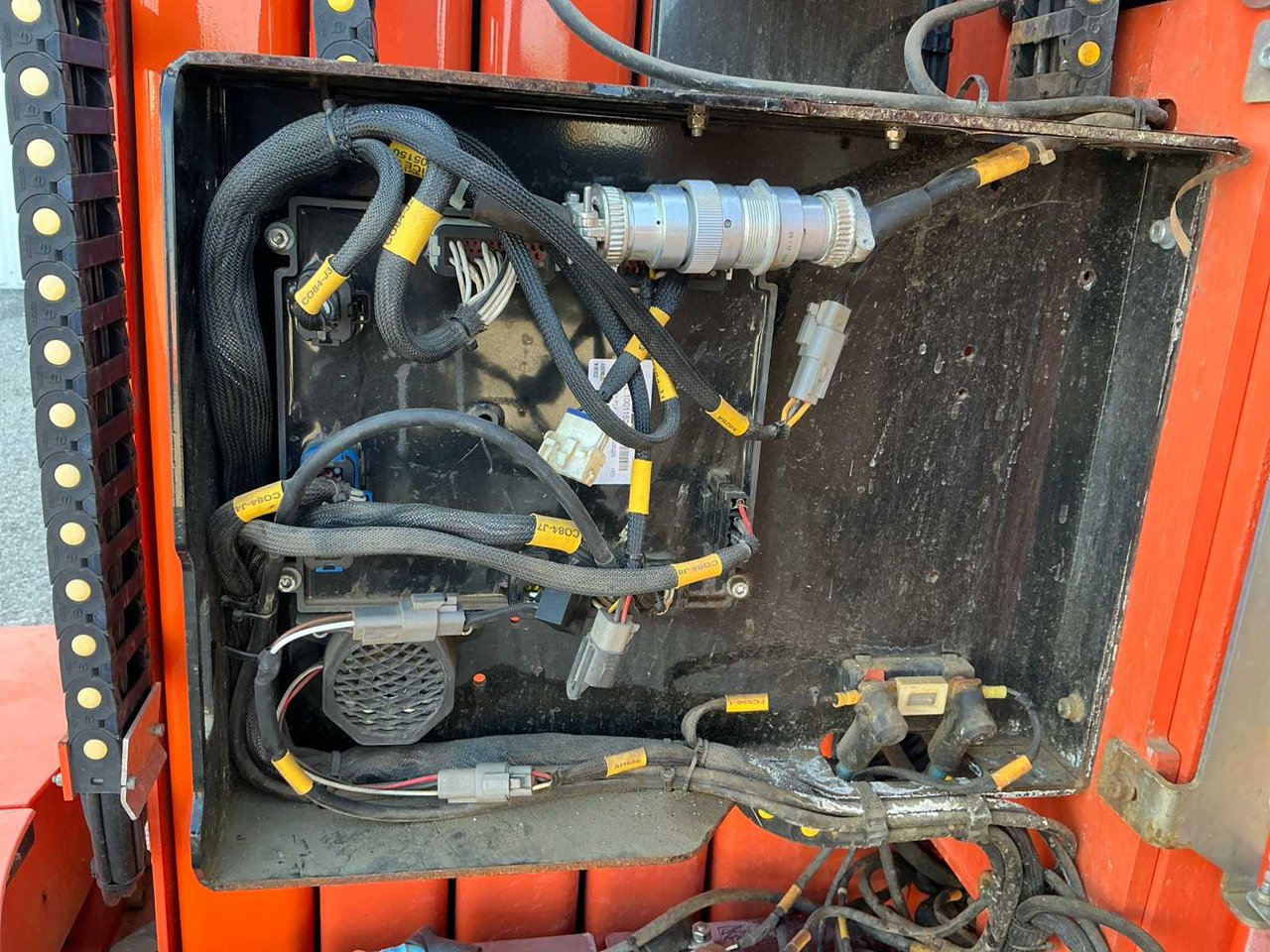 Emelő JLG Toucan 12E: 24 kép.
