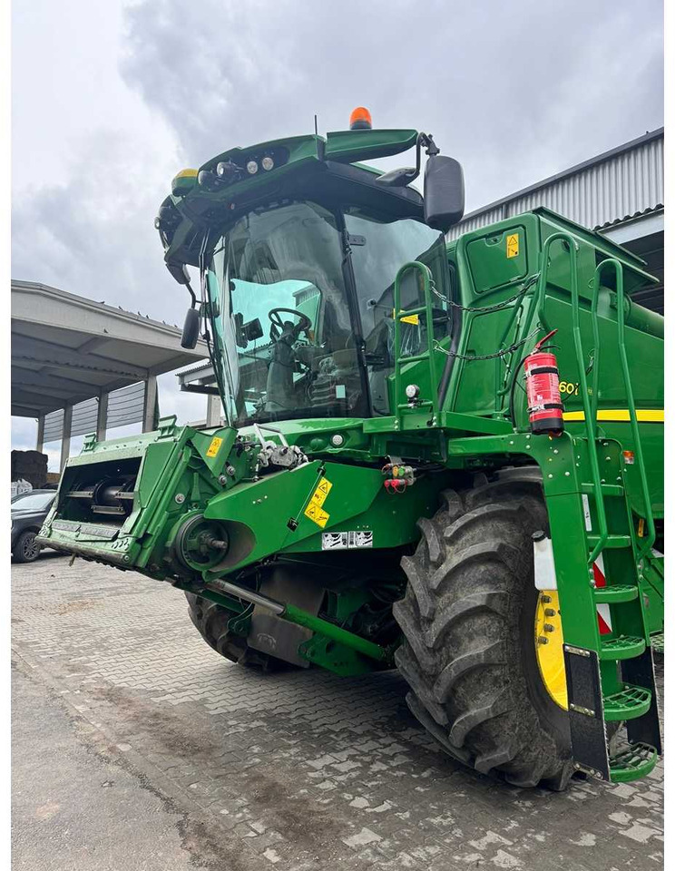 JOHN DEERE T660I - Kombájn: 4 kép. JOHN DEERE T660I - Kombájn: 4 kép.