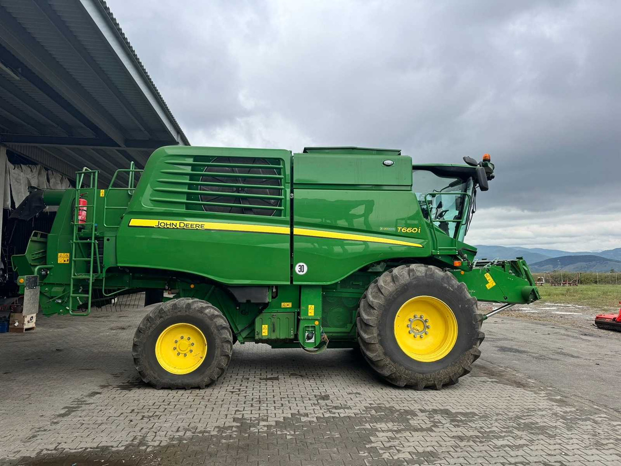 JOHN DEERE T660I - Kombájn: 1 kép. JOHN DEERE T660I - Kombájn: 1 kép.