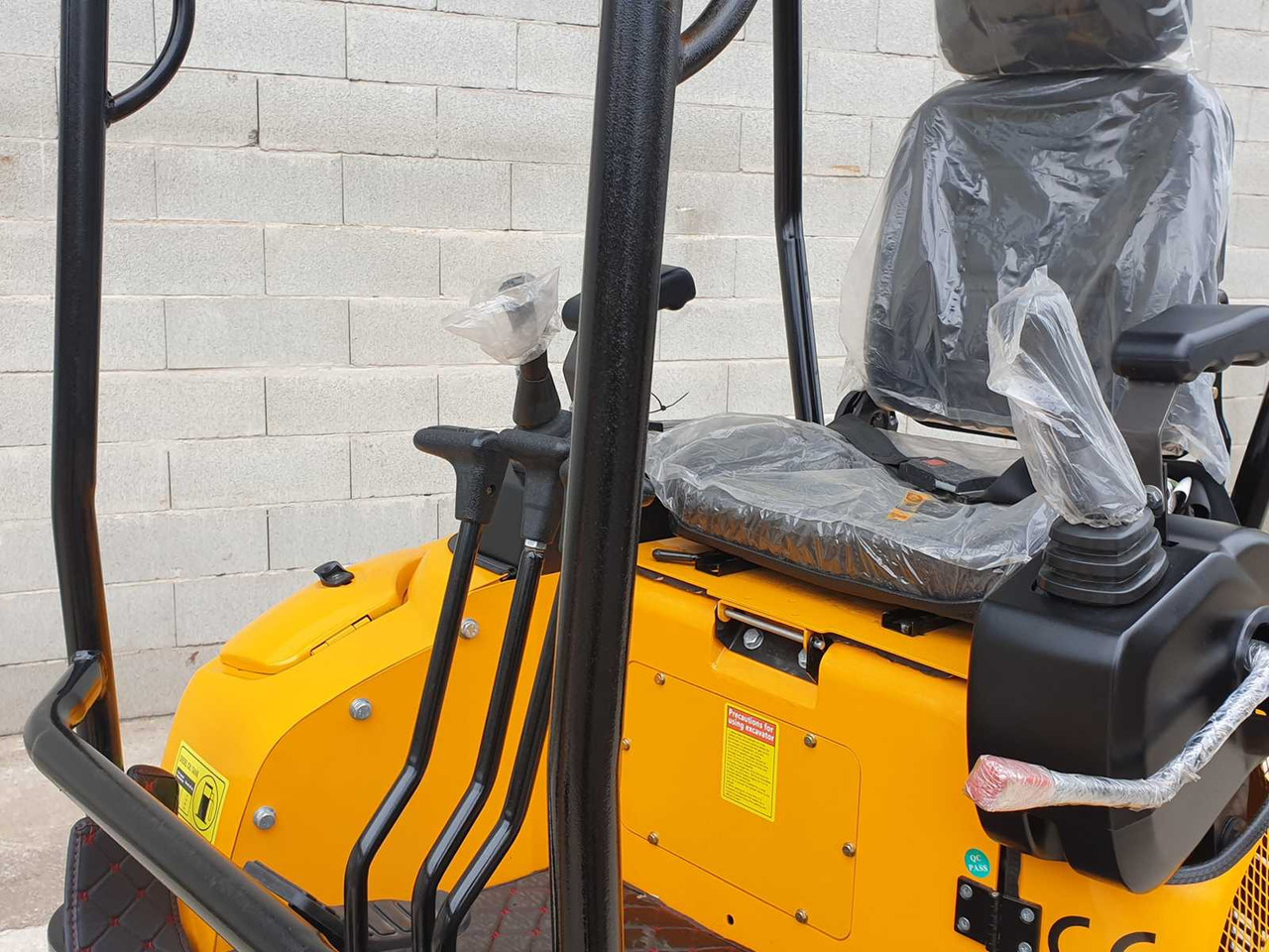 JPC - Minikotró: 4 kép. JPC - Minikotró: 4 kép.