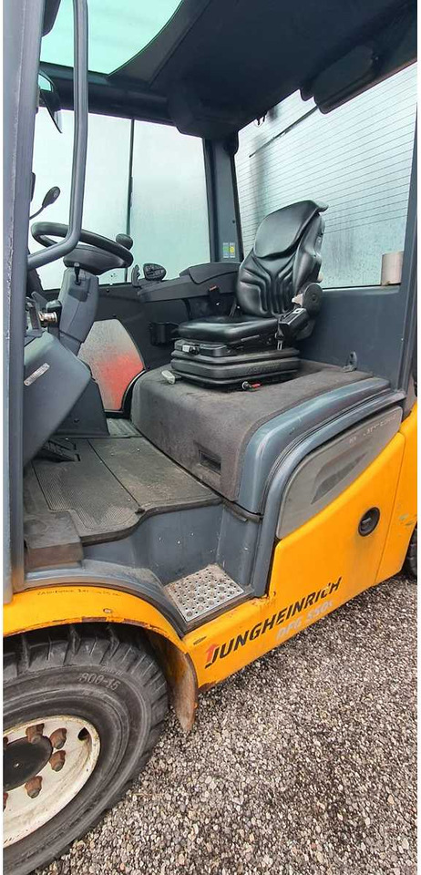 JUNGHEINRICH - DFG S50S - 2015 - FORKLIFT TRUCKS - Villás targonca: 4 kép. JUNGHEINRICH - DFG S50S - 2015 - FORKLIFT TRUCKS - Villás targonca: 4 kép.