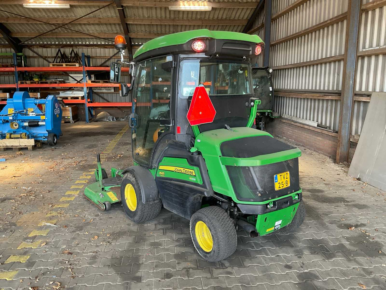 John Deere 1585 TerrainCut - Kerti fűkasza: 3 kép. John Deere 1585 TerrainCut - Kerti fűkasza: 3 kép.