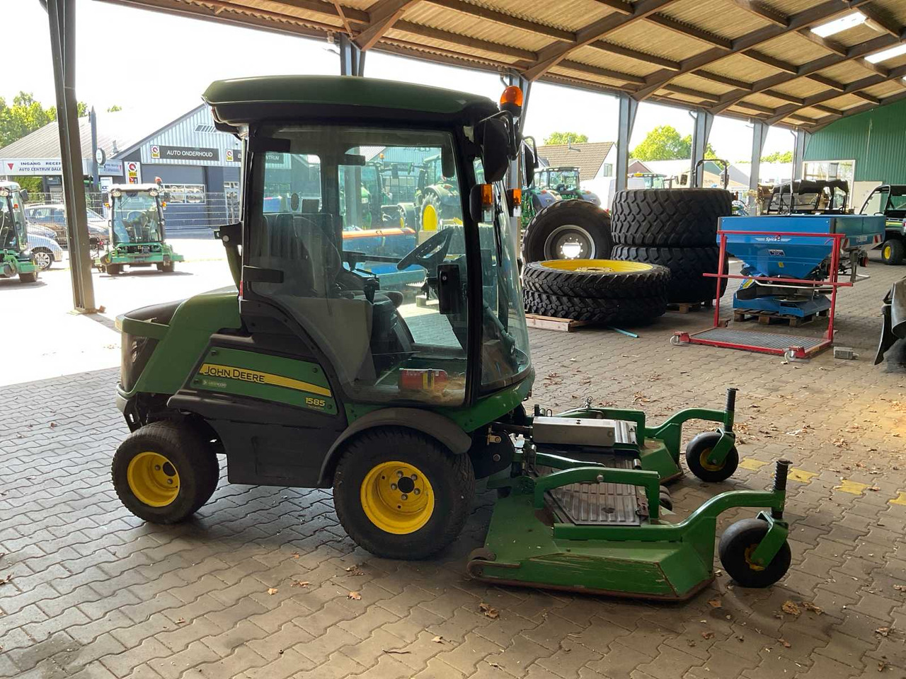 John Deere 1585 TerrainCut - Kerti fűkasza: 5 kép. John Deere 1585 TerrainCut - Kerti fűkasza: 5 kép.