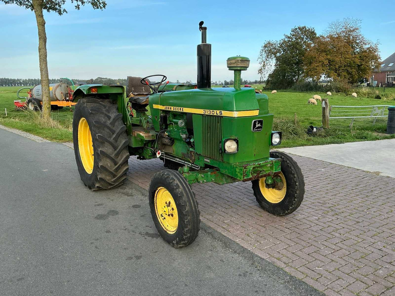 John Deere 3130 - Traktor: 3 kép. John Deere 3130 - Traktor: 3 kép.