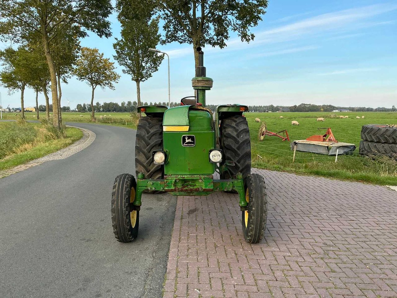 John Deere 3130 - Traktor: 2 kép. John Deere 3130 - Traktor: 2 kép.