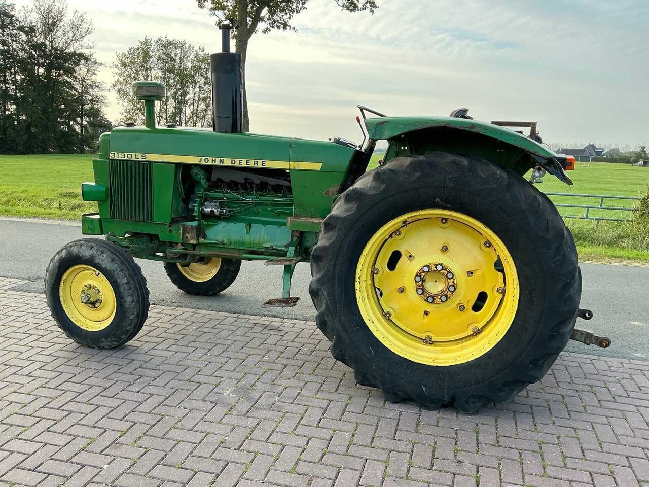 John Deere 3130 - Traktor: 4 kép. John Deere 3130 - Traktor: 4 kép.