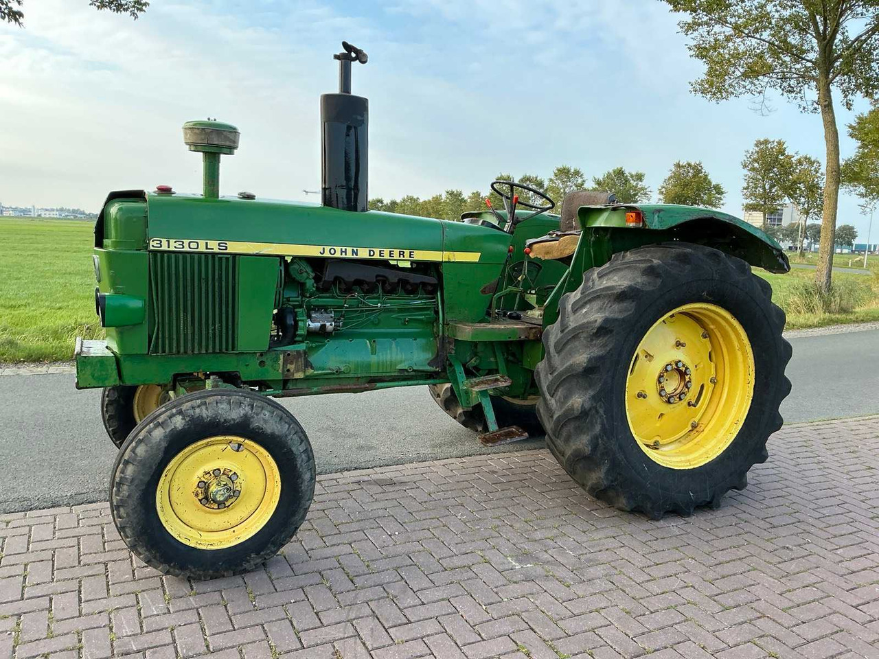 John Deere 3130 - Traktor: 1 kép. John Deere 3130 - Traktor: 1 kép.