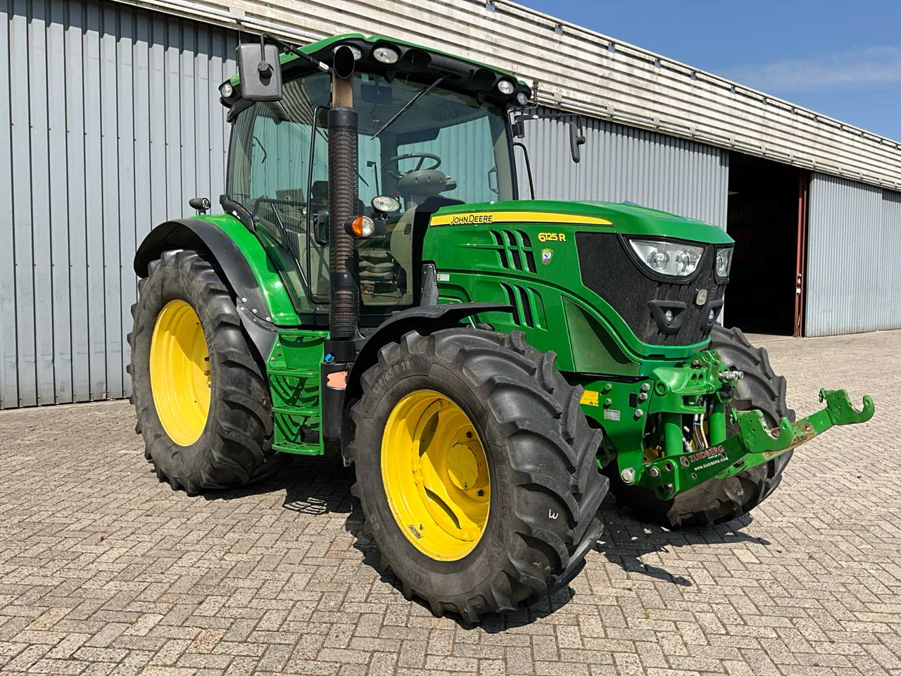 John Deere 6125R - Traktor: 2 kép. John Deere 6125R - Traktor: 2 kép.