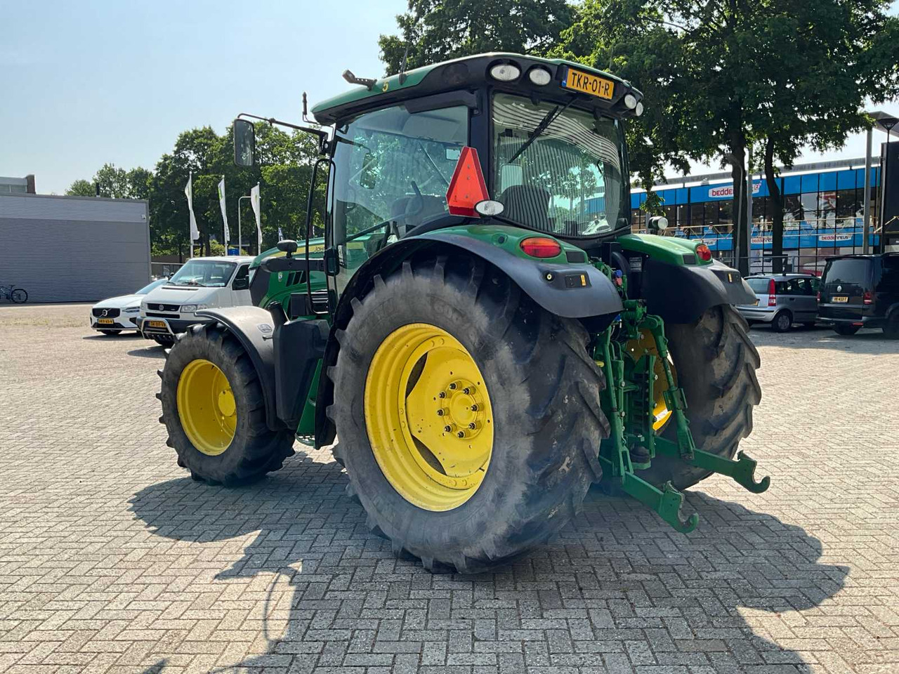 John Deere 6125R - Traktor: 4 kép. John Deere 6125R - Traktor: 4 kép.