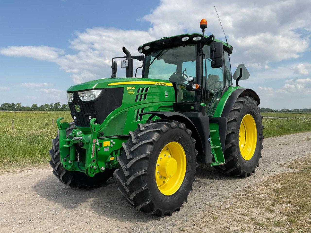 John Deere 6145R - Traktor: 1 kép. John Deere 6145R - Traktor: 1 kép.