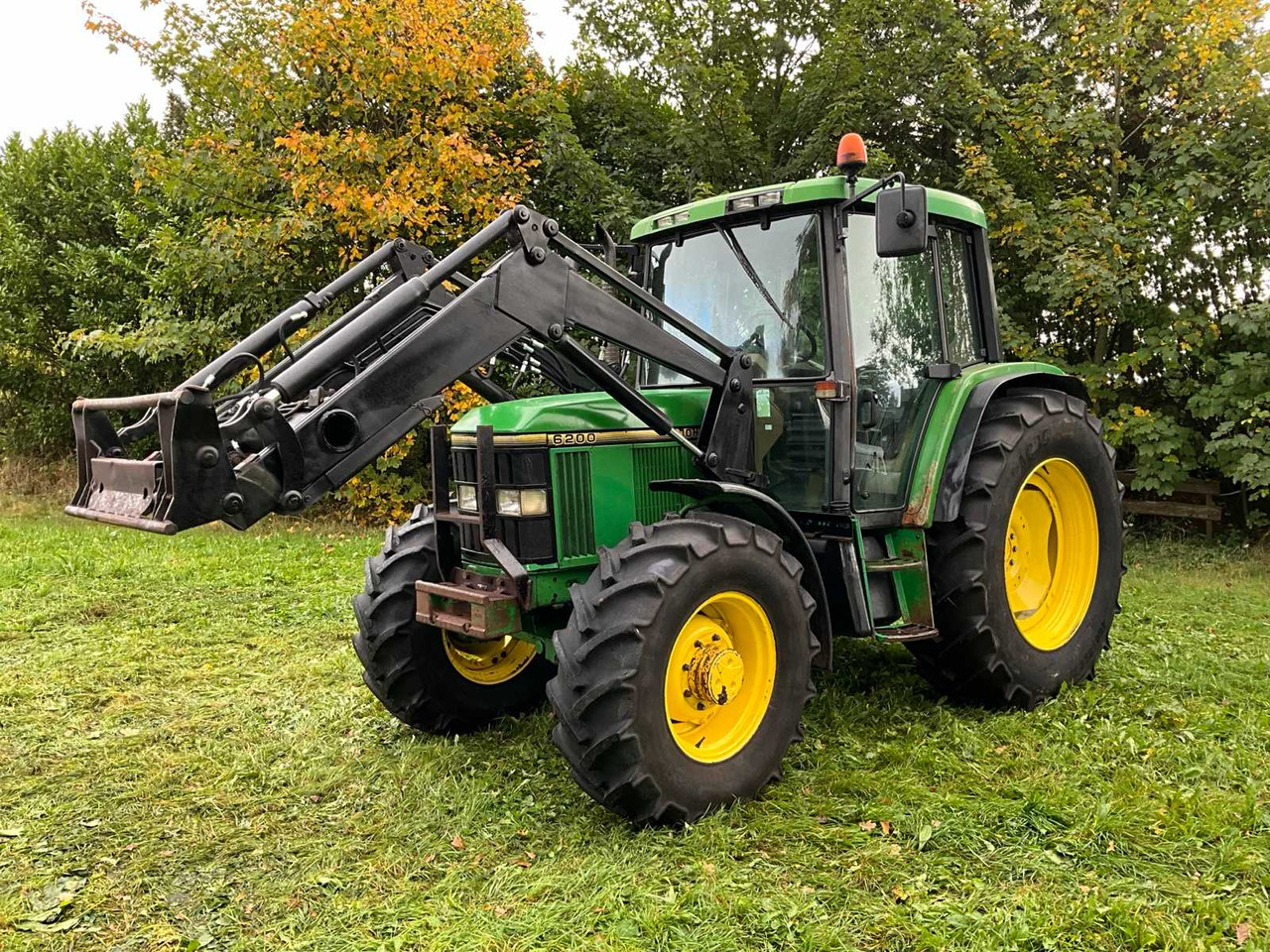 John Deere 6200 - Traktor: 2 kép. John Deere 6200 - Traktor: 2 kép.