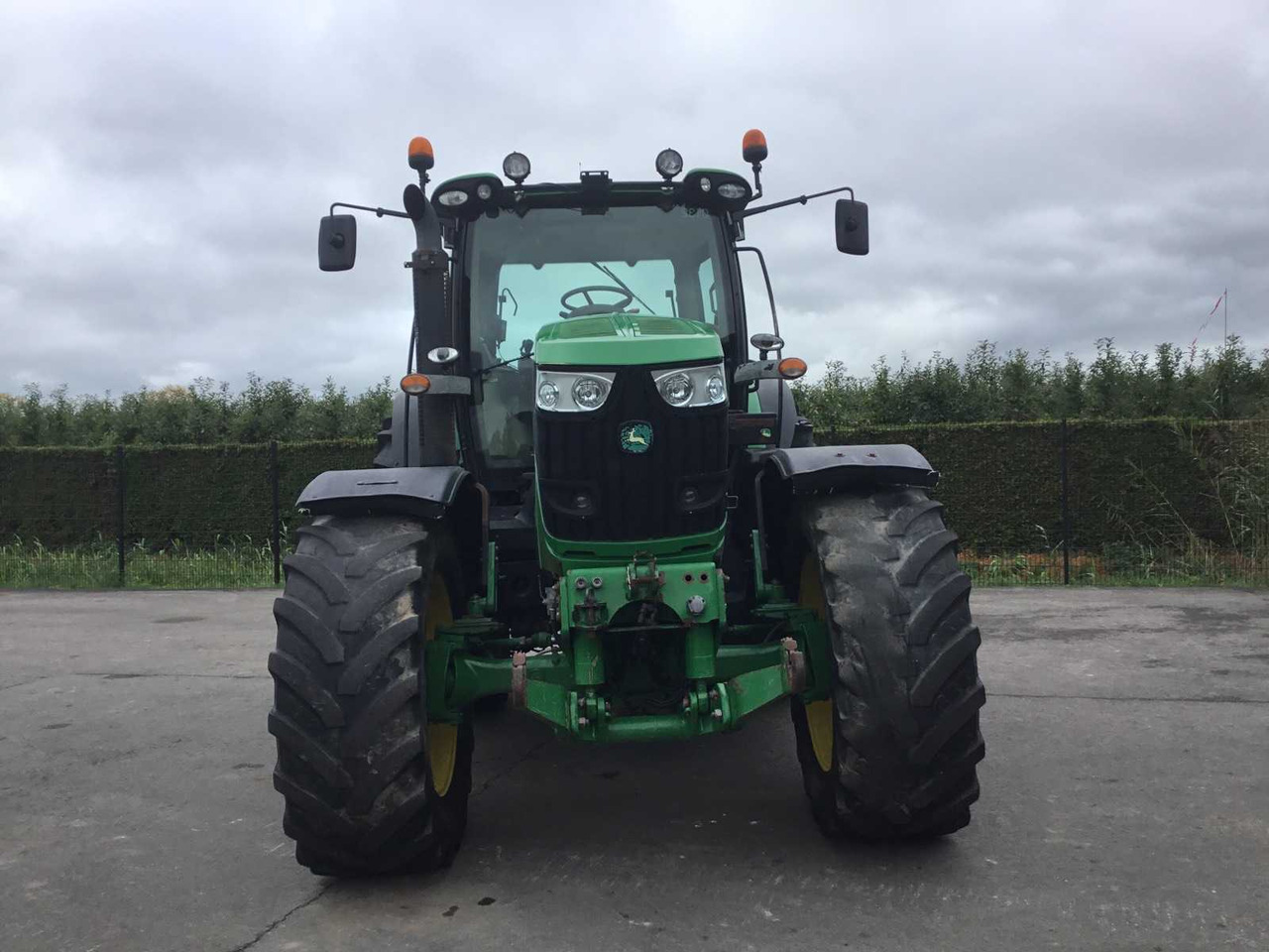 John Deere 6210R - Traktor: 3 kép. John Deere 6210R - Traktor: 3 kép.