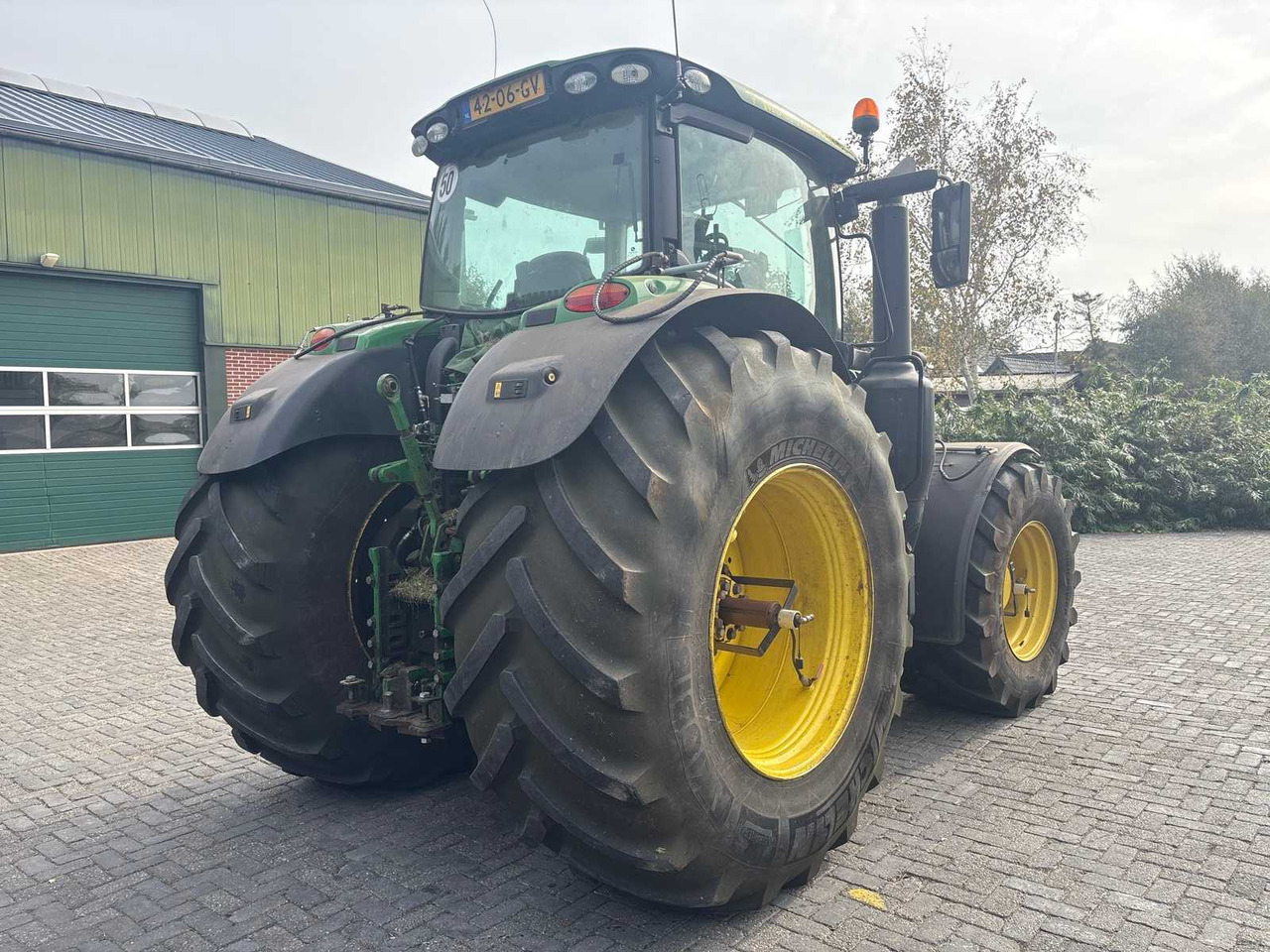 John Deere 6215R - Traktor: 5 kép. John Deere 6215R - Traktor: 5 kép.