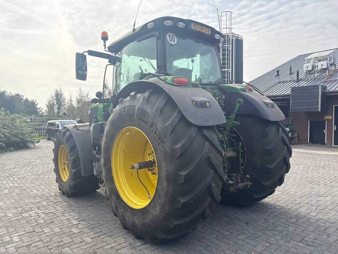 John Deere 6215R - Traktor: 3 kép. John Deere 6215R - Traktor: 3 kép.