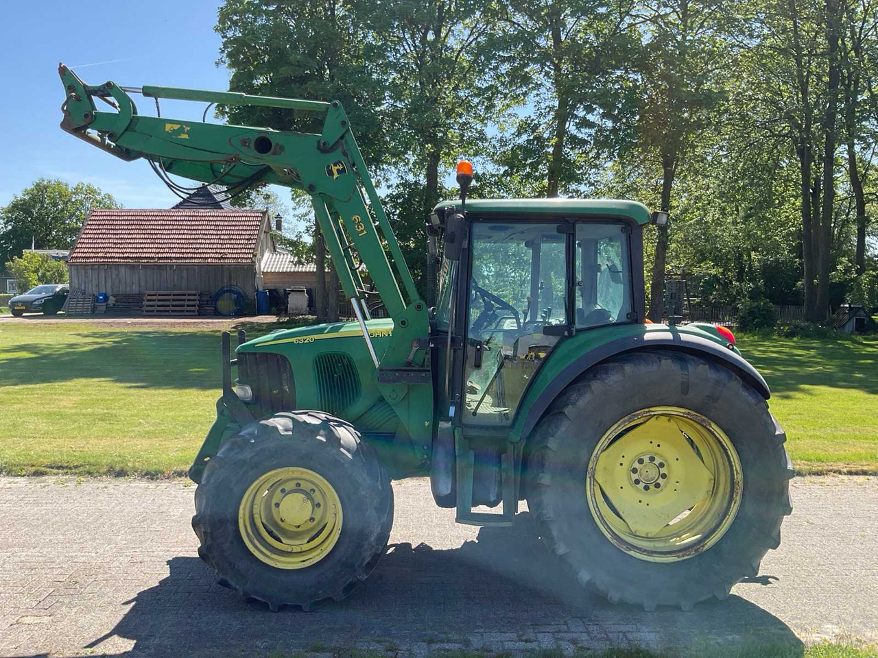 John Deere 6320 SE - Traktor: 2 kép. John Deere 6320 SE - Traktor: 2 kép.