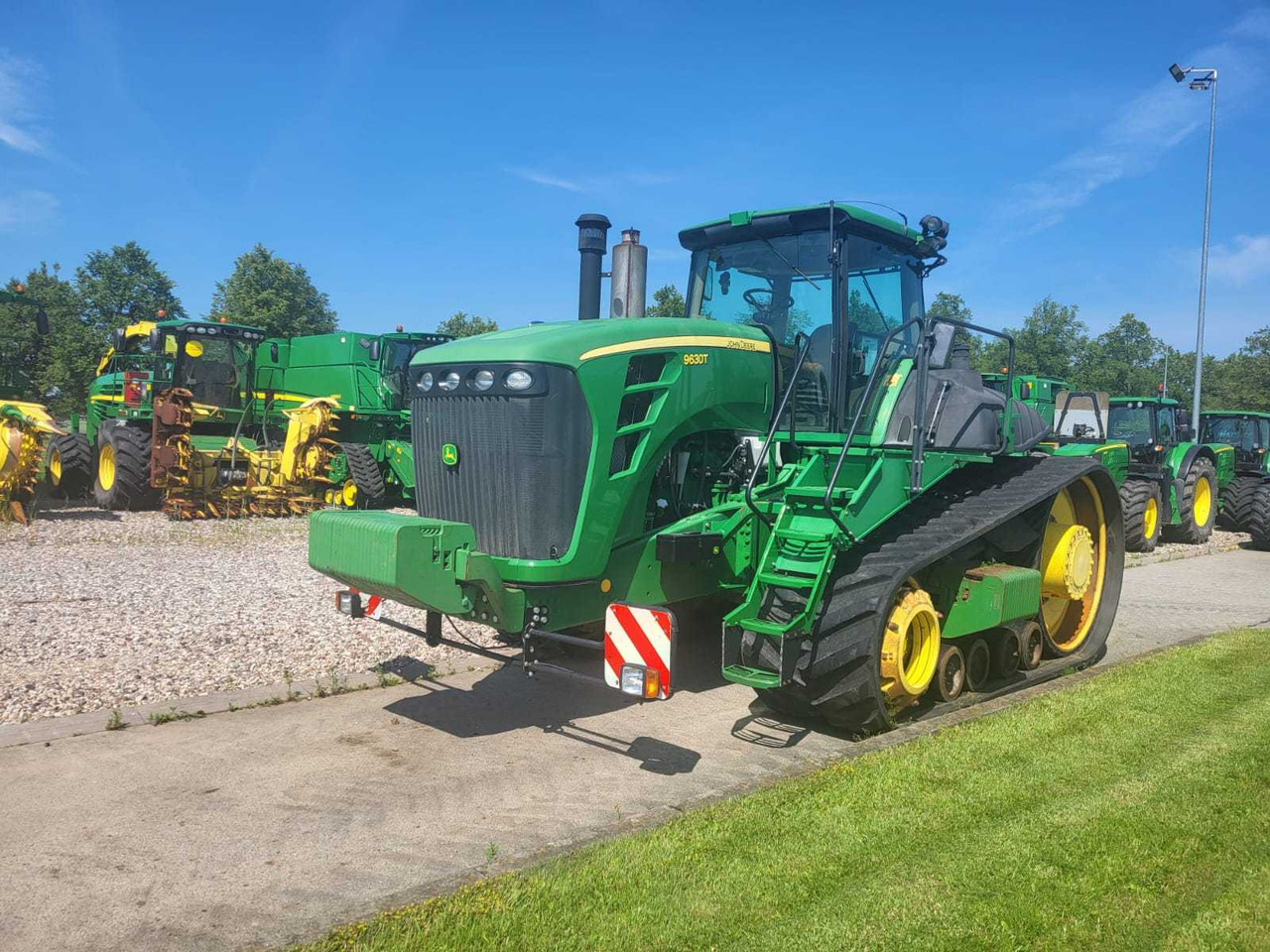 John Deere 9630T - Lánctalpas traktor: 1 kép. John Deere 9630T - Lánctalpas traktor: 1 kép.