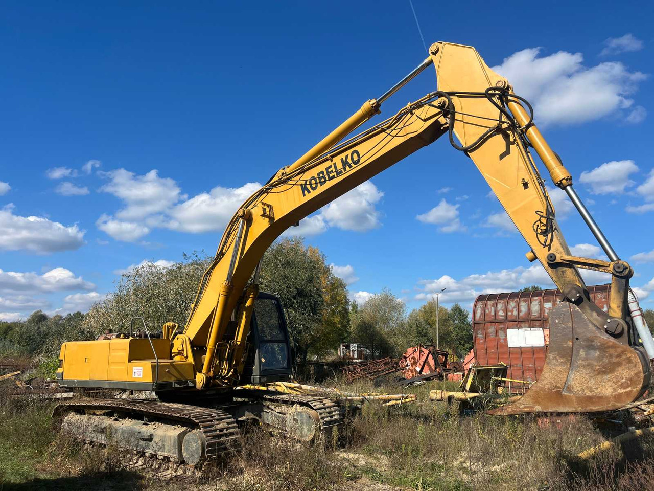KOBELKO KOBELKO TRACKED EXCAVATOR - Lánctalpas kotró: 1 kép. KOBELKO KOBELKO TRACKED EXCAVATOR - Lánctalpas kotró: 1 kép.