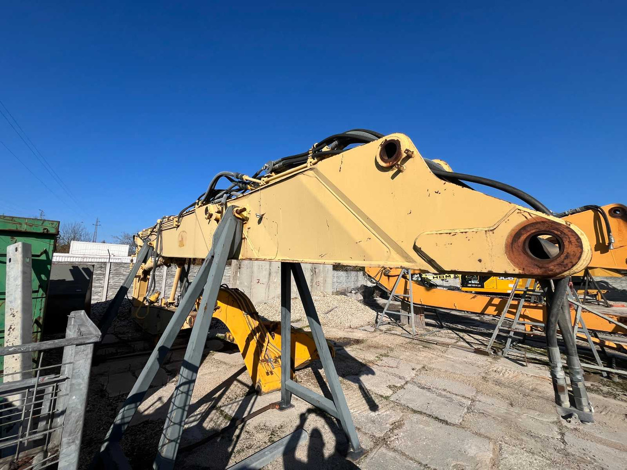 KOMATSU EXCAVATOR BOOM - Kotrógép: 1 kép. KOMATSU EXCAVATOR BOOM - Kotrógép: 1 kép.