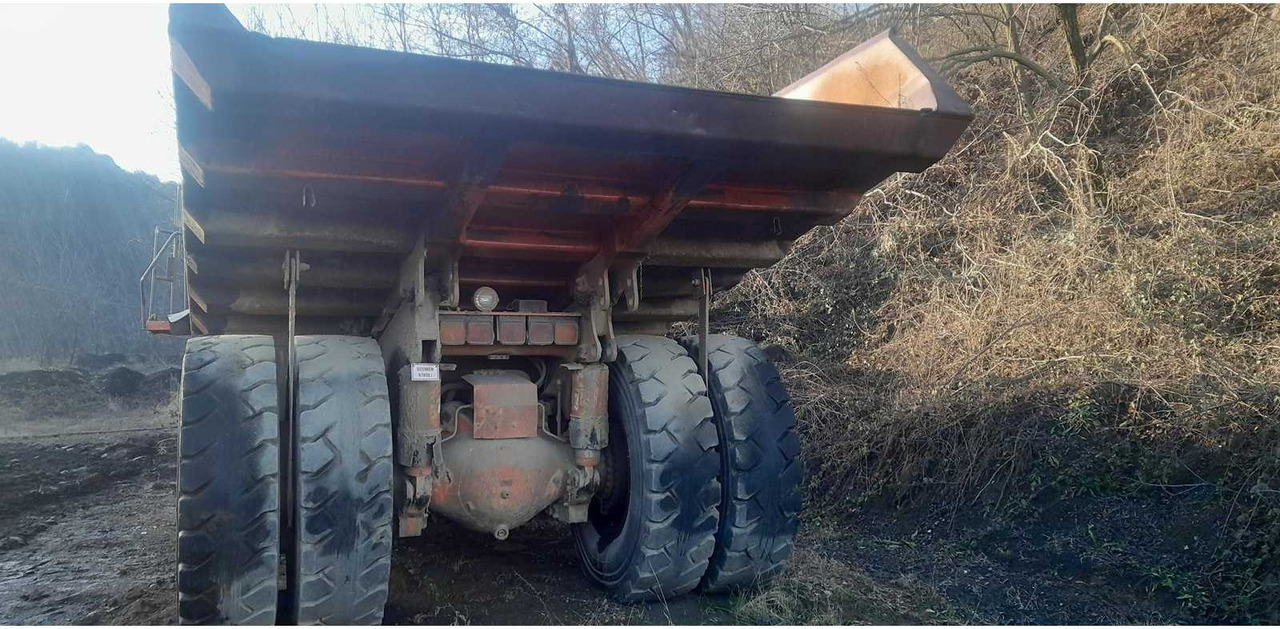 KOMATSU HD405-6 - Dömper: 4 kép. KOMATSU HD405-6 - Dömper: 4 kép.