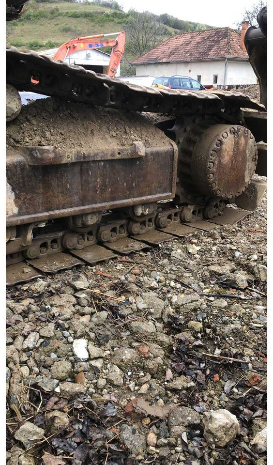 KOMATSU - Lánctalpas kotró: 2 kép. KOMATSU - Lánctalpas kotró: 2 kép.