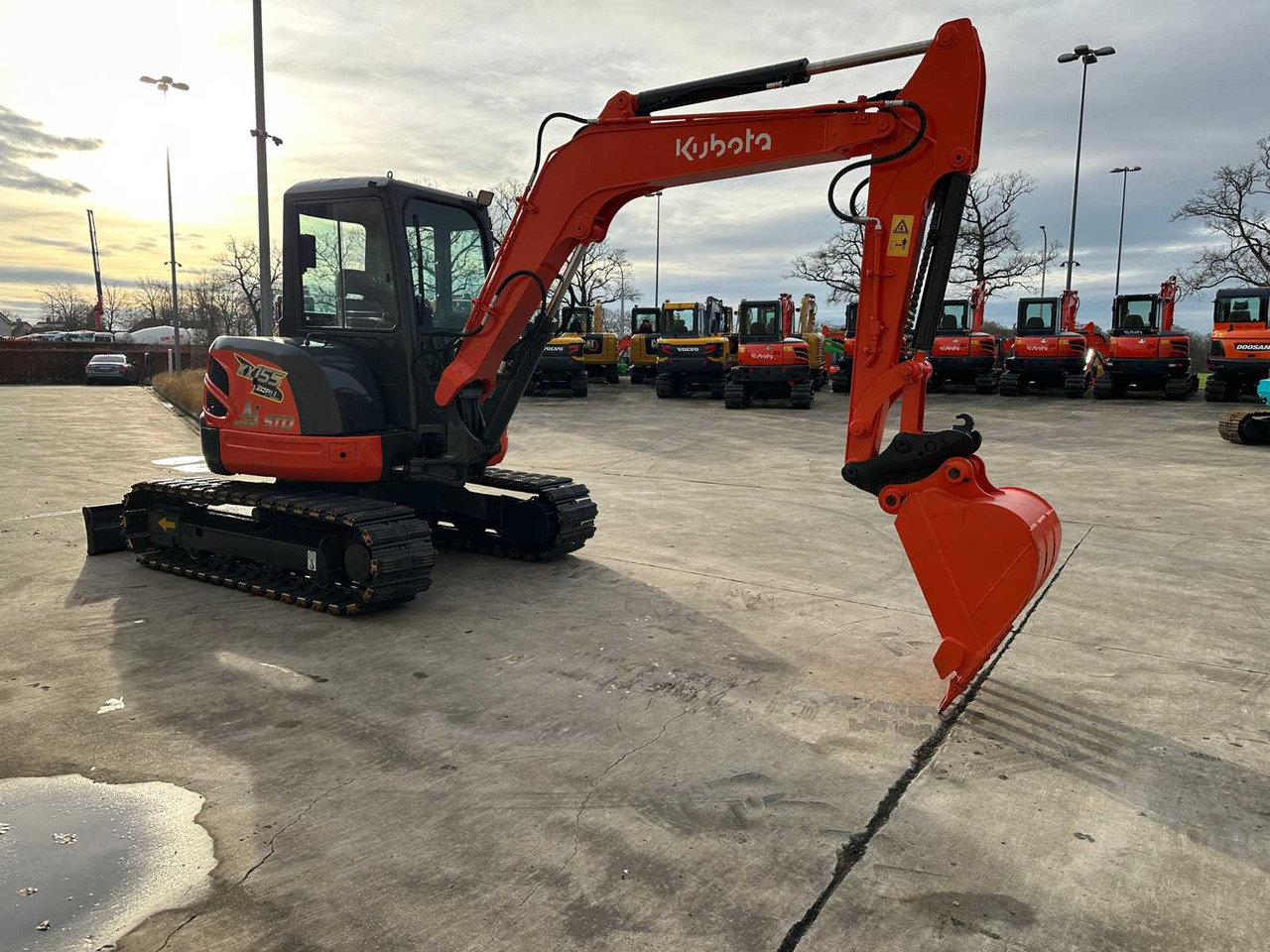 KUBOTA - 2016 - KX155-3SZ - MIDI EXCAVATOR - Kotrógép: 3 kép. KUBOTA - 2016 - KX155-3SZ - MIDI EXCAVATOR - Kotrógép: 3 kép.