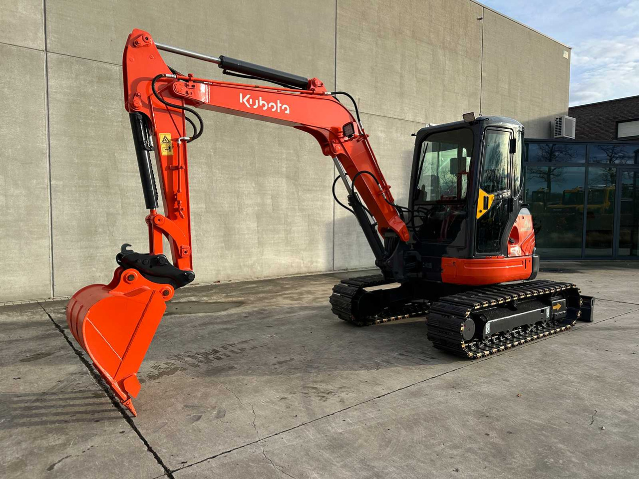 KUBOTA - 2016 - KX155-3SZ - MIDI EXCAVATOR - Kotrógép: 1 kép. KUBOTA - 2016 - KX155-3SZ - MIDI EXCAVATOR - Kotrógép: 1 kép.