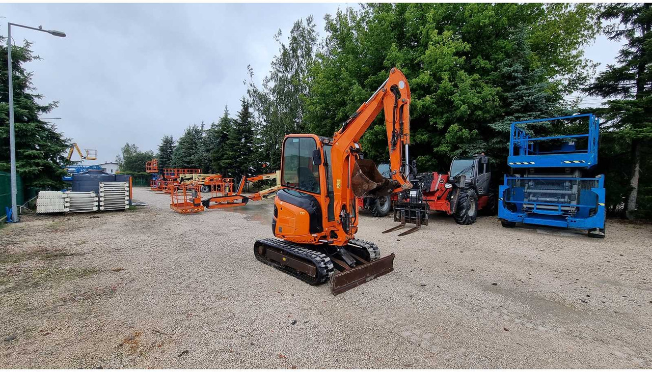 KUBOTA U27-4 - Minikotró: 4 kép. KUBOTA U27-4 - Minikotró: 4 kép.