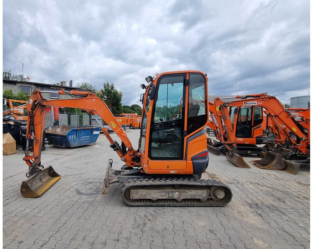 KUBOTA U27-4 - Minikotró: 1 kép. KUBOTA U27-4 - Minikotró: 1 kép.