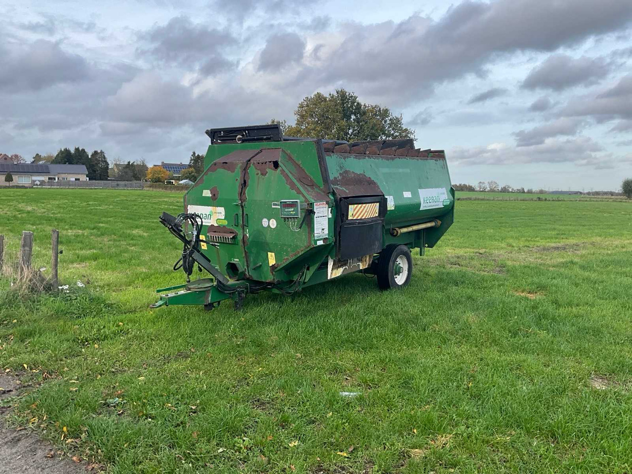 Keenan Klassiek 140 - Etetőkocsi: 1 kép. Keenan Klassiek 140 - Etetőkocsi: 1 kép.